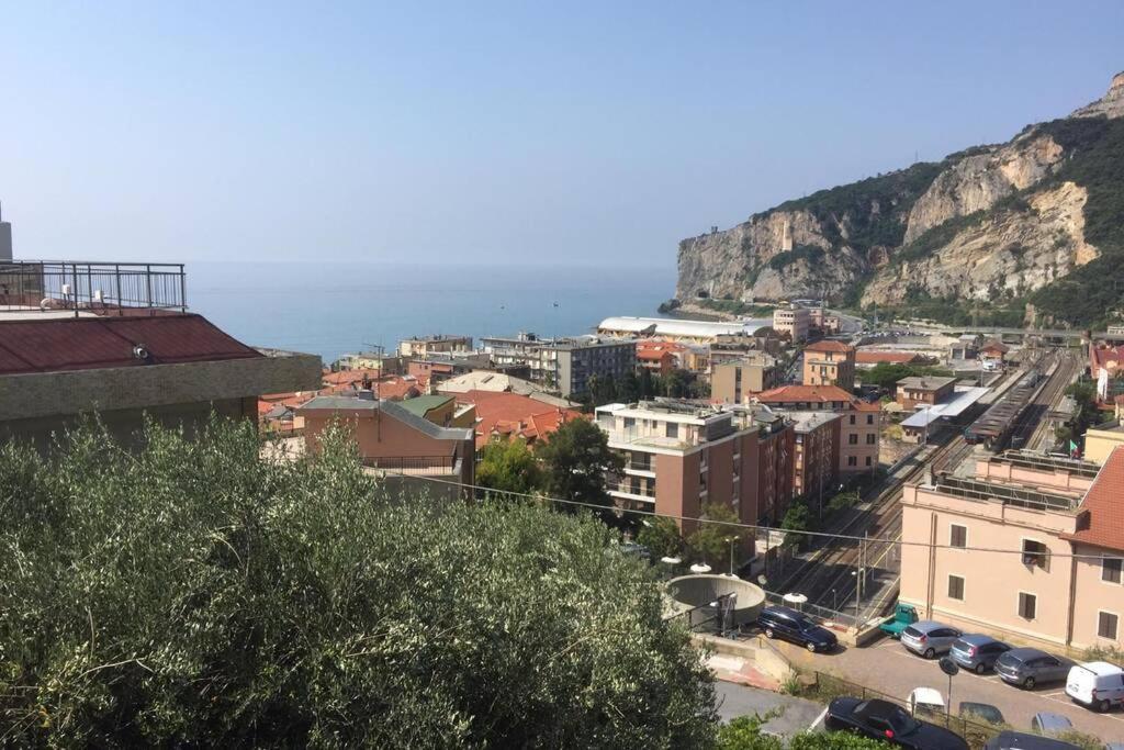 Casa Matilde - Appartamento Vista Mare - Con Posto Auto Finale Ligure Bagian luar foto