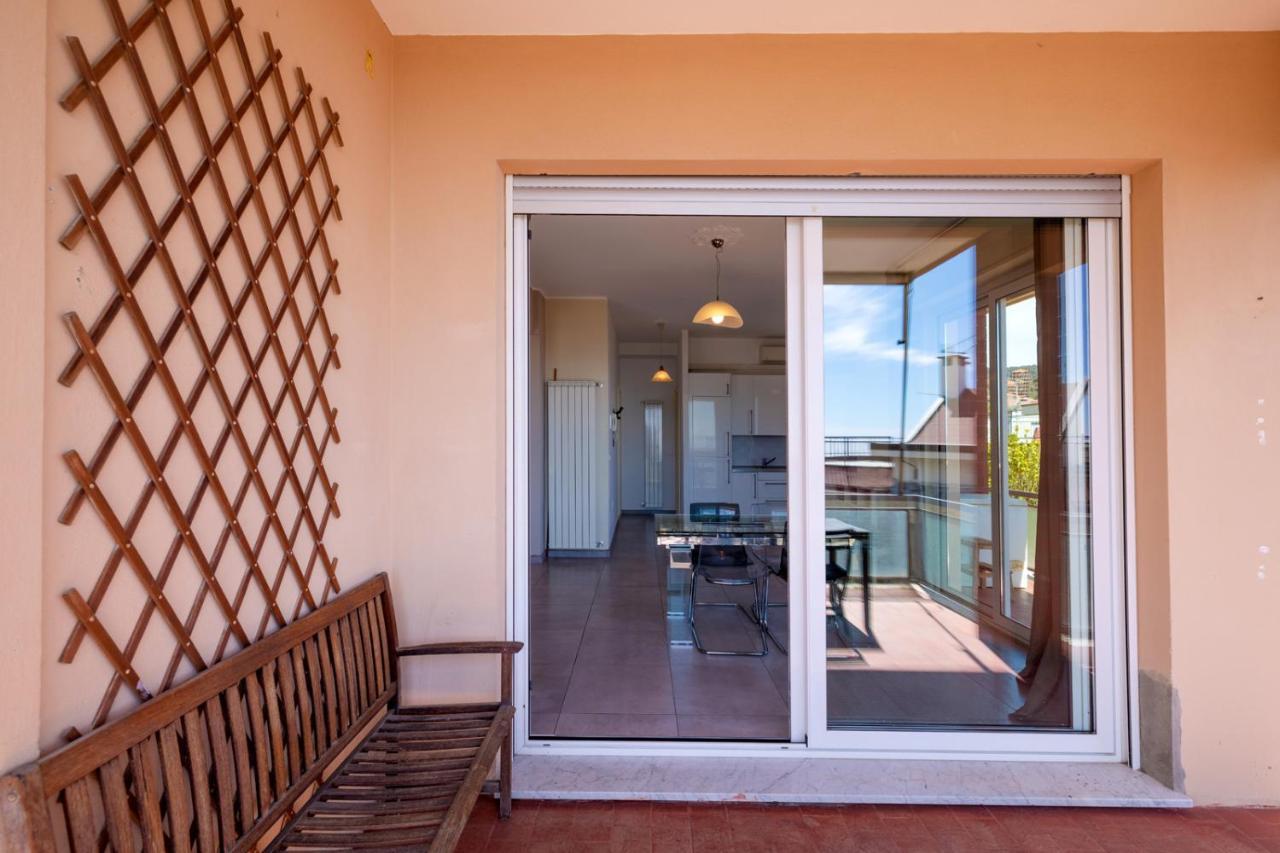 Casa Matilde - Appartamento Vista Mare - Con Posto Auto Finale Ligure Bagian luar foto