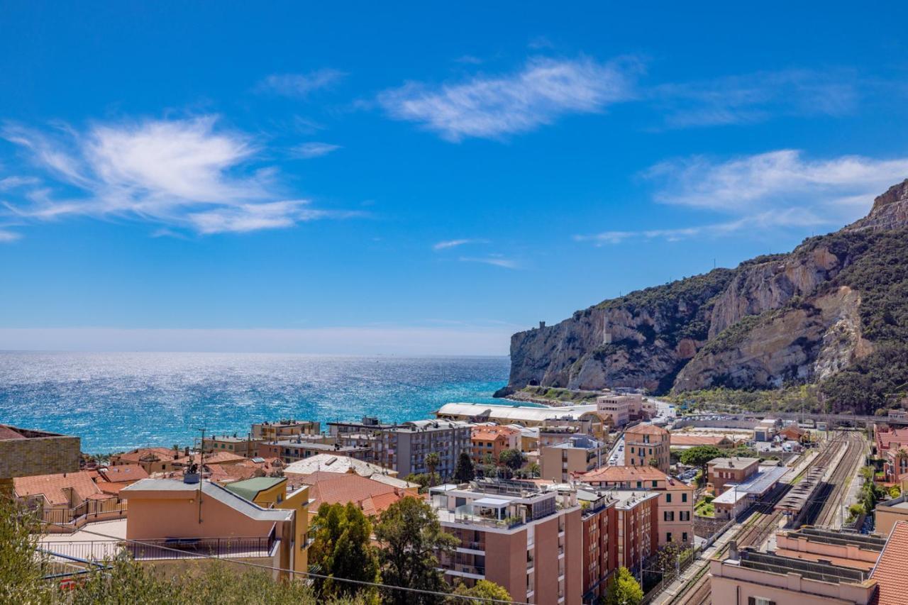 Casa Matilde - Appartamento Vista Mare - Con Posto Auto Finale Ligure Bagian luar foto