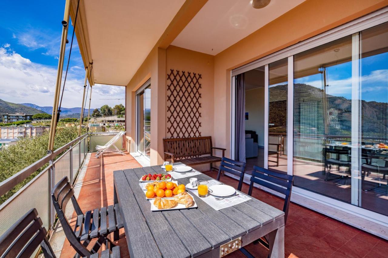 Casa Matilde - Appartamento Vista Mare - Con Posto Auto Finale Ligure Bagian luar foto