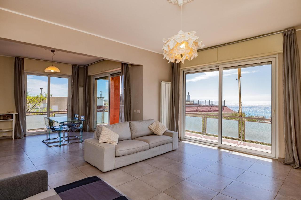 Casa Matilde - Appartamento Vista Mare - Con Posto Auto Finale Ligure Bagian luar foto